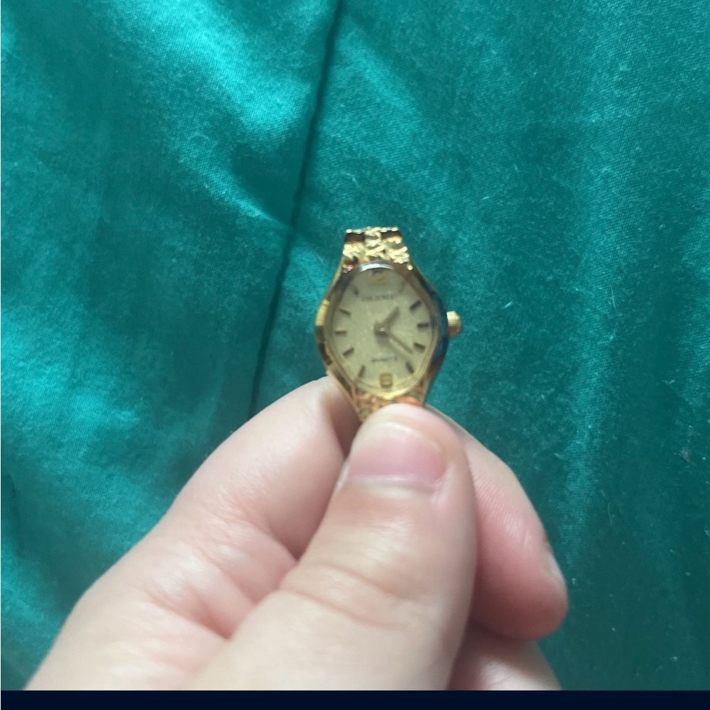 Guildcrest Antique Gold Watch like new/slightly used